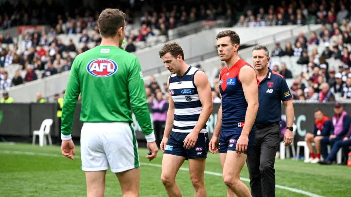 Án phạt nghiêm khắc từ AFL: Maynard, Miller bị phạt tiền lớn vì tiếp xúc trọng tài